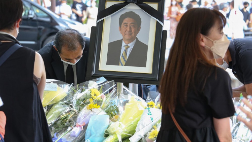 De ce a fost asasinat Shinzo Abe. Secta din care făcea parte mama asasinului